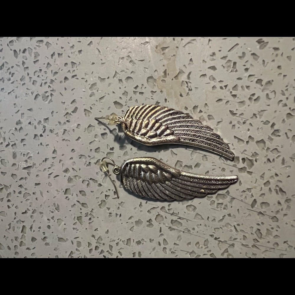 Ear cuff and Earrings Bundle  (Free with purchase of $25)